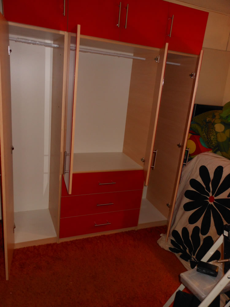 Armoire Open Doors
