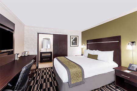 Queen bed and nightstands