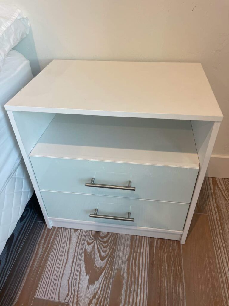 Futurista Nightstand in Icicle White Colored Glass