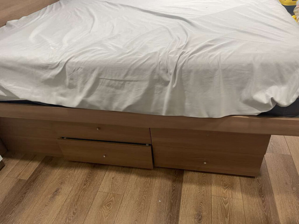 8-drawer platform bed